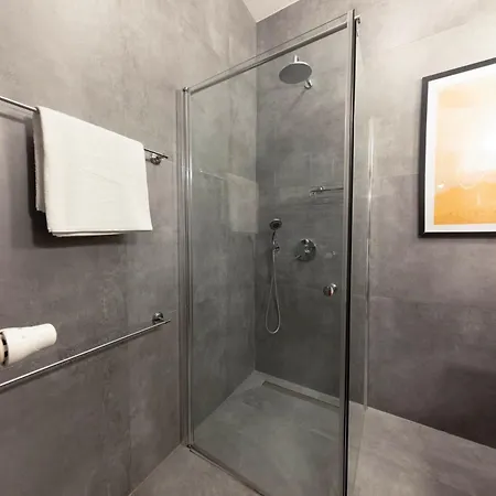 Rest - Elizy Orzeszkowej 10 - Hala Garazowa - Self Check-in 24h アパート *