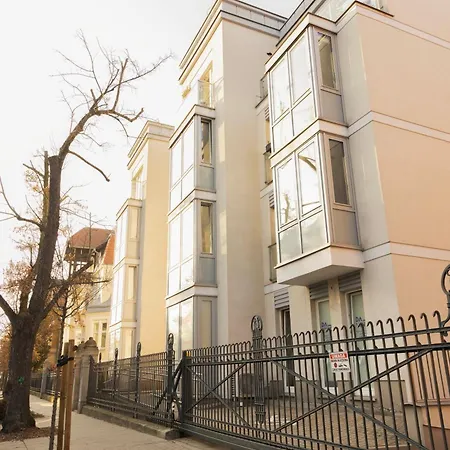 Rest - Elizy Orzeszkowej 10 - Hala Garazowa - Self Check-in 24h