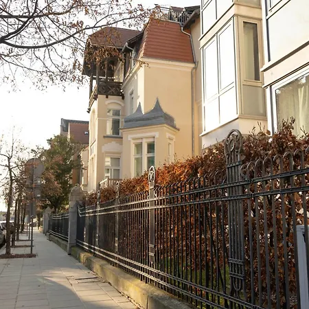 Rest - Elizy Orzeszkowej 10 - Hala Garazowa - Self Check-in 24h Poznań